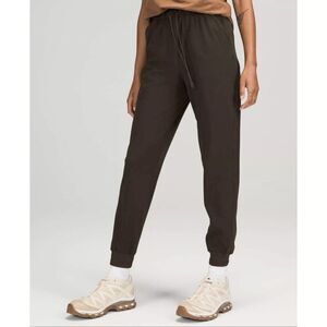 Lululemon  Keep Moving Olive Green Luxtreme Jogger Pants W5CV4S women’s Size 0